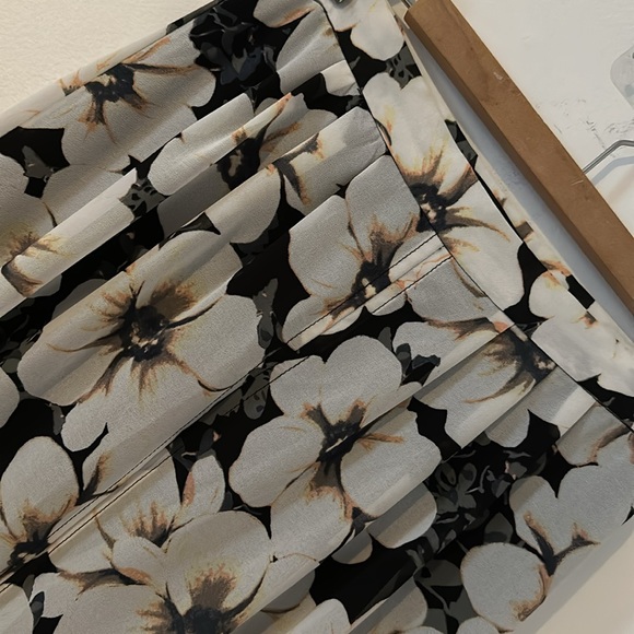 Dynamite Floral Maxi Skirt - Picture 4 of 8